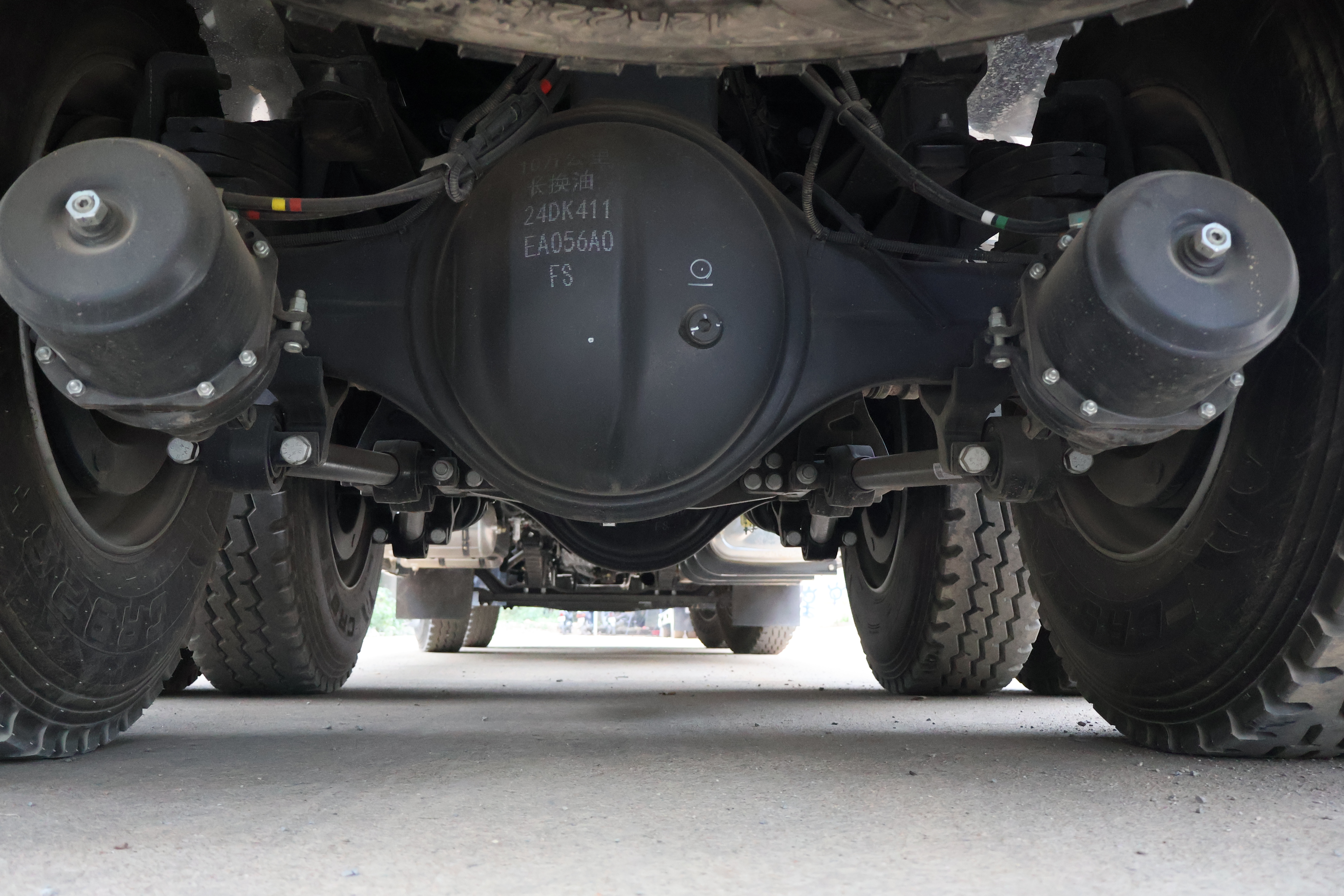 Khung gầm xe tải thùng Chenglong H7 260 HP thùng mui bạt